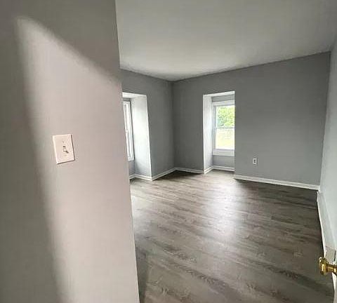 4th image of 444 Bridge St