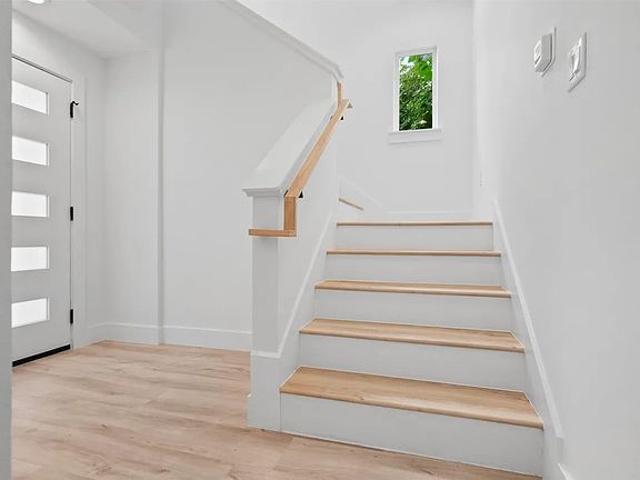 4th image of 3405 Hutchins St