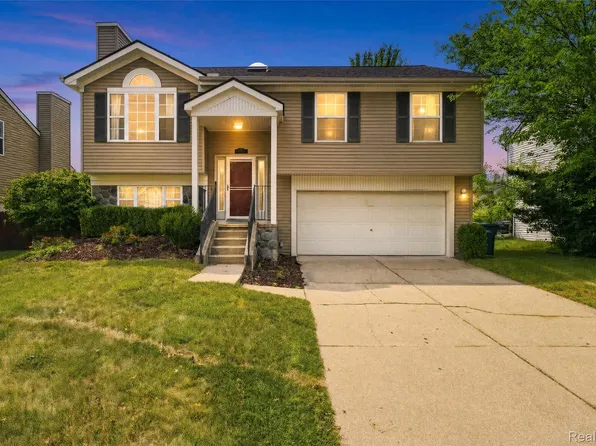 7190 Hogan Dr, Ypsilanti, MI 48197