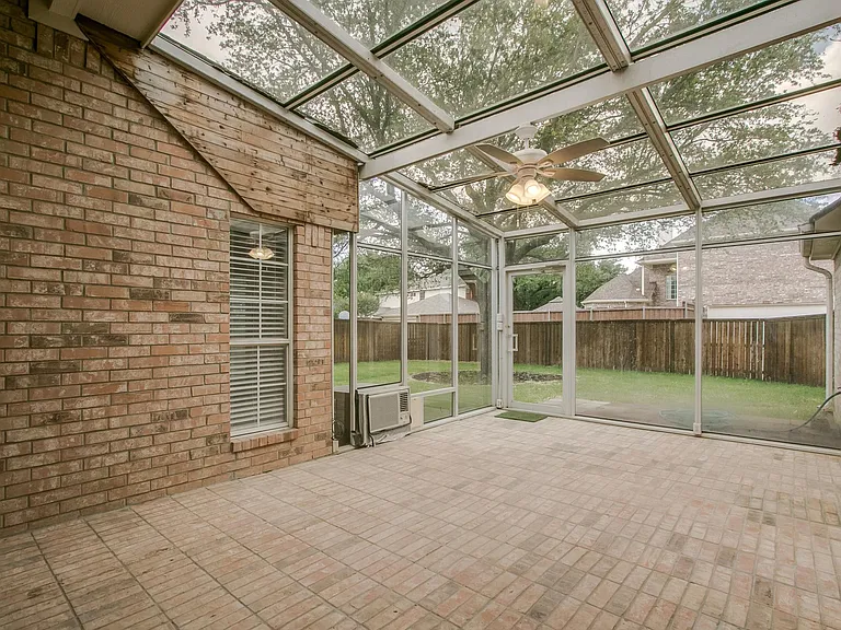 409 Lancashire Dr — Photo 26