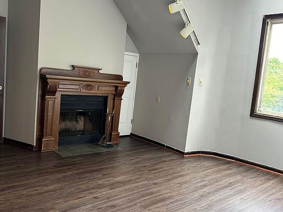 3rd image of 908 N Adams St APT 3