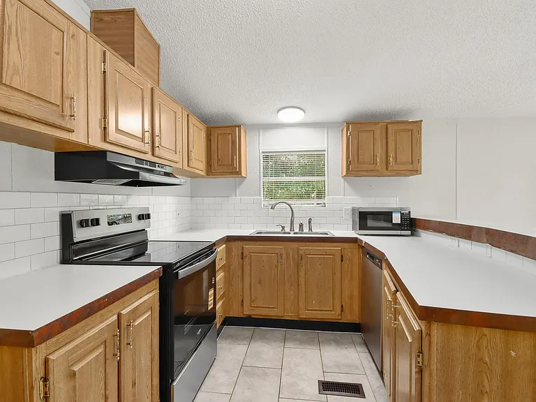 25494 Deepwood Dr #B — Photo 10