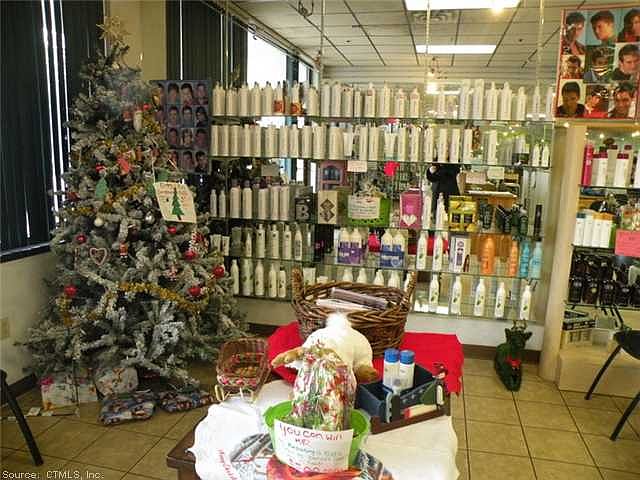2nd image of 1076 N Main St
