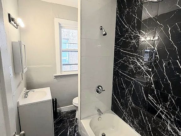 3rd image of 843 S 19th St #2L