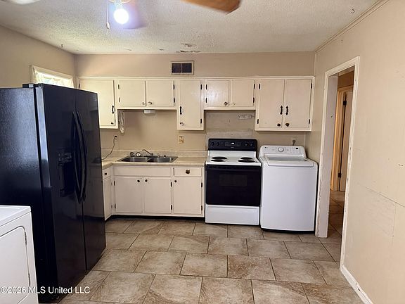 2nd image of 5696 Ashford Dr
