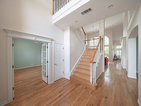3rd image of 5704 Hillcrest Pl