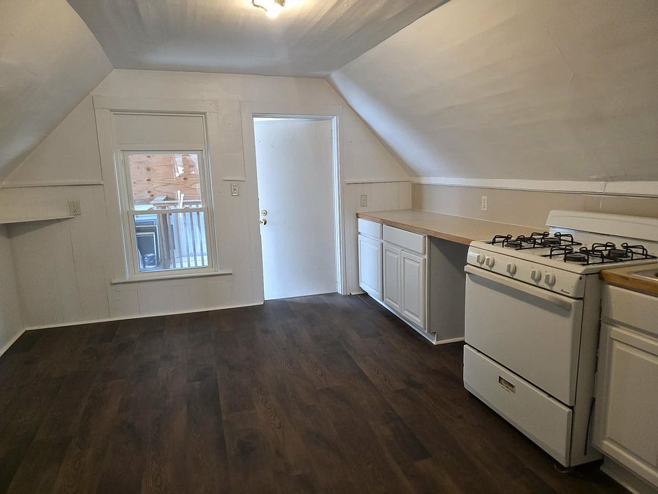 1st image of 5 Reynolds Dr #3