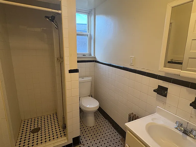 302 N 3rd St #8 — Photo 7