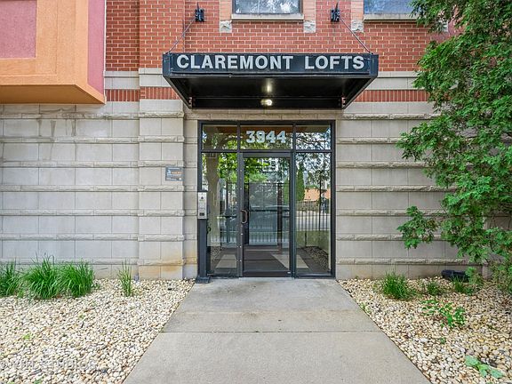 2nd image of 3944 N Claremont Ave Unit 303
