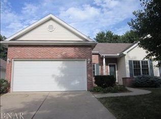28 Lone Oak Ct, Bloomington, IL 61705