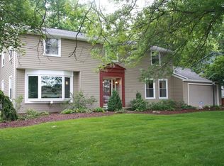 1865 Winchester Rd, Lyndhurst, OH 44124