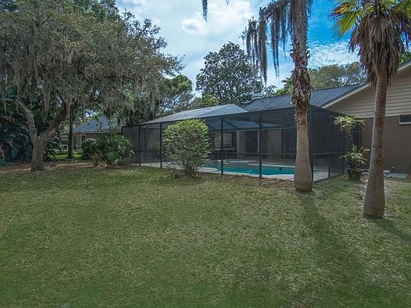4th image of 2810 Pine Club Dr
