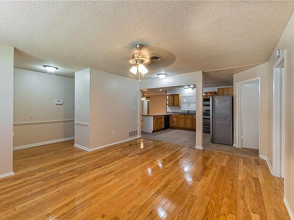 4th image of 7103 Timber Dr