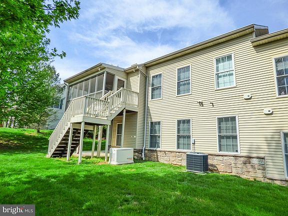 2nd image of 1742 Stone Hill Dr