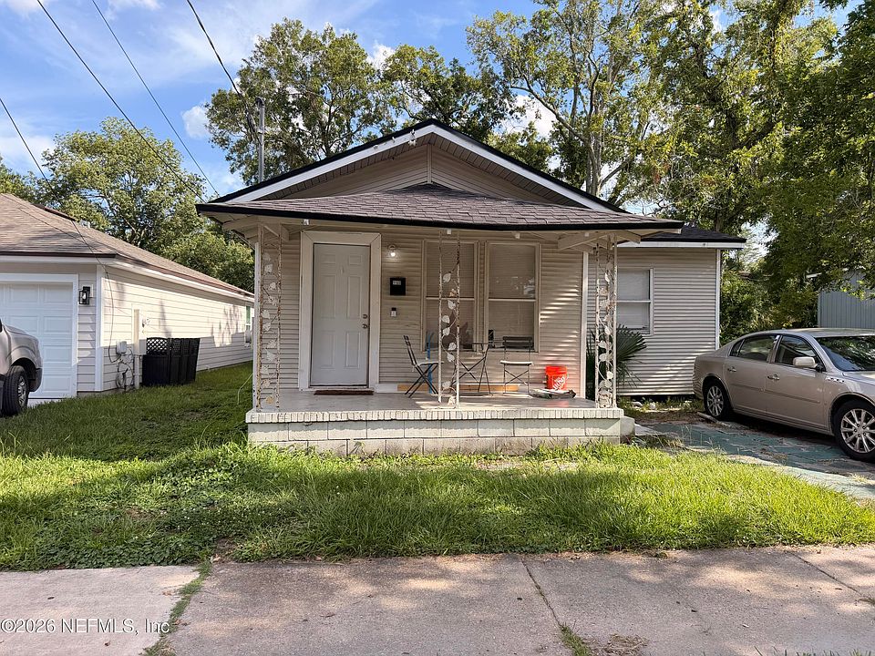 1st image of 1140 W 25TH Street