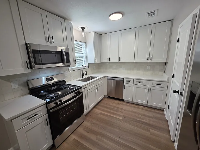 11509 Lou St — Photo 2