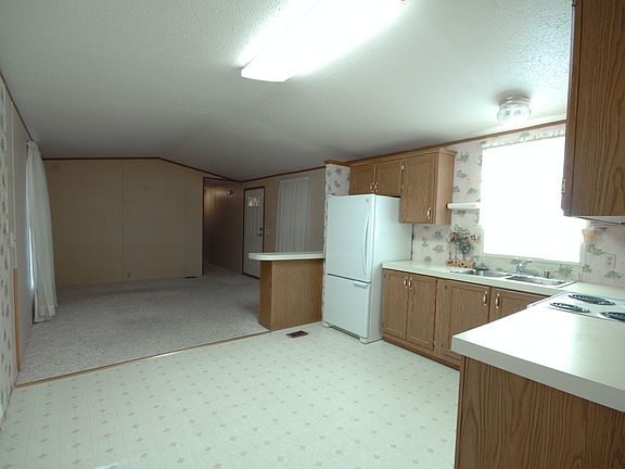 4th image of 110 E Evergreen Dr Trailer 61