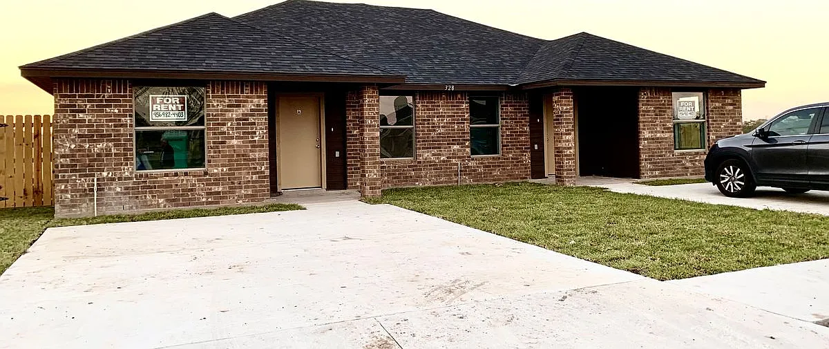 3 bed, 2.0 bath, 1200 sqft, $1,575 — Photo 1