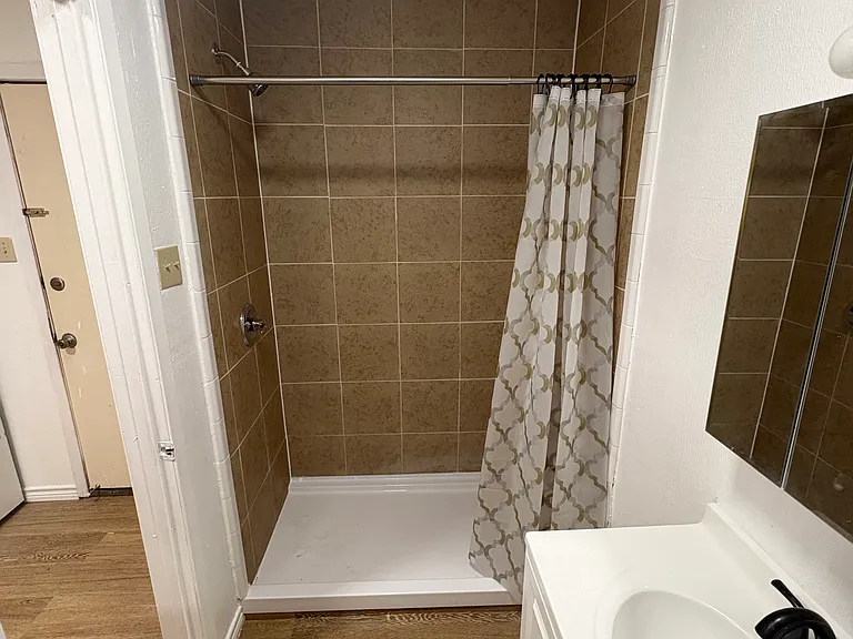 709 N Kaufman St #D — Photo 8
