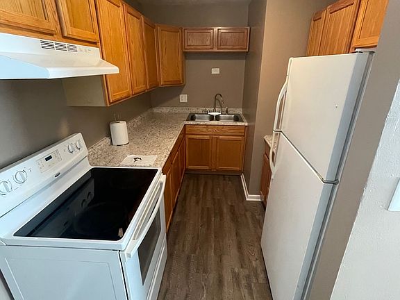 4th image of 6220 E 11th St #302