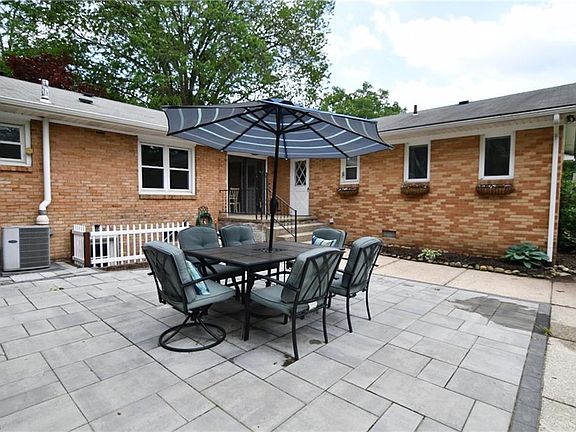 4th image of 3652 Edgewood Dr