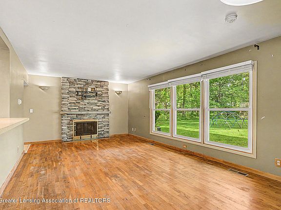 5th image of 4663 Ottawa Dr