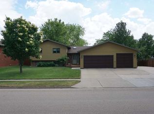 317 W Wachter Ave, Bismarck, ND 58504