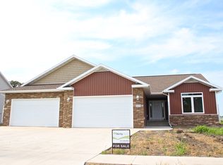 1273 Goldenwood Dr, West Fargo, ND 58078