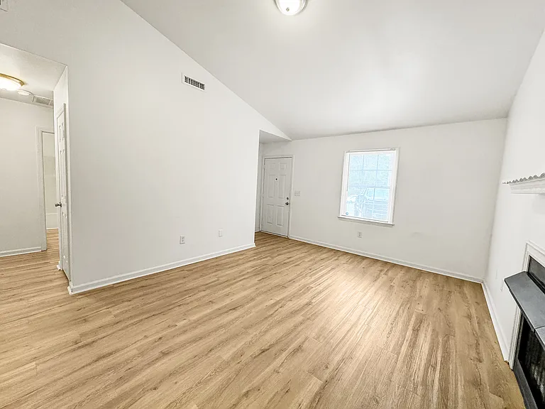 105 Browning Ln — Photo 8