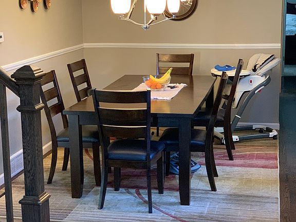 Dining area right off of the kitchen.