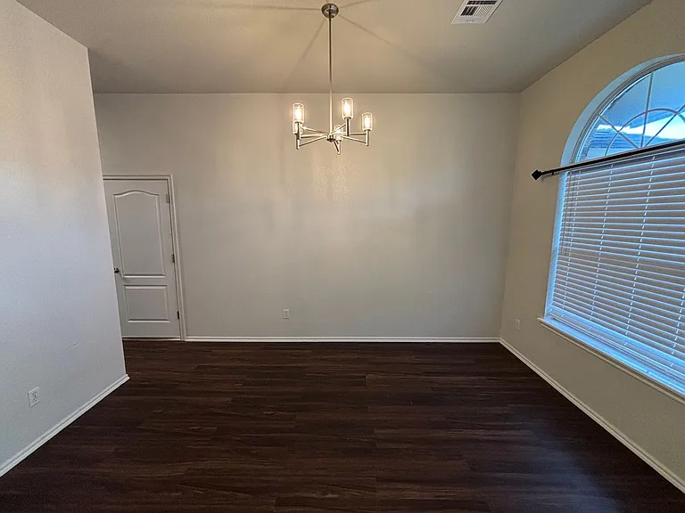 912 Cavecreek St — Photo 6