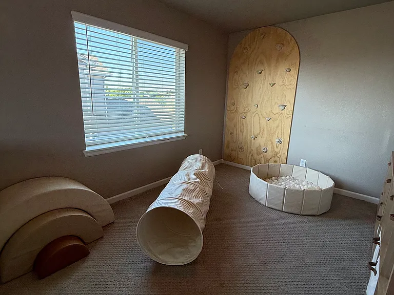 405 Ash St — Photo 8