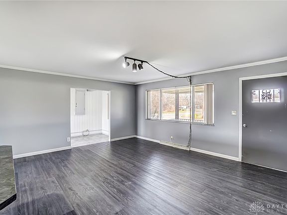 4th image of 305 Blackburn Ave