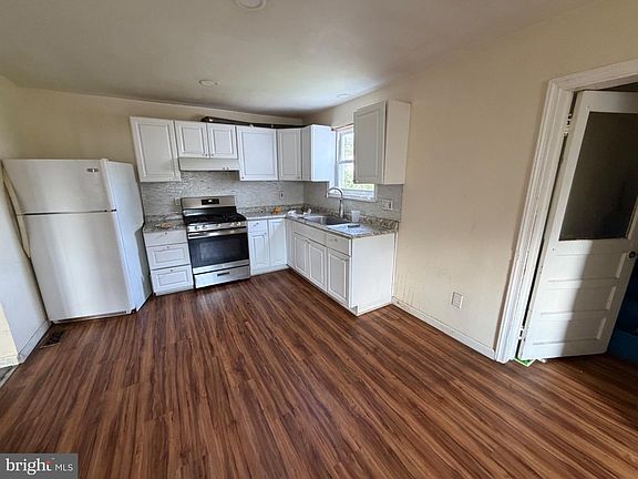 4th image of 54 Watson Blvd