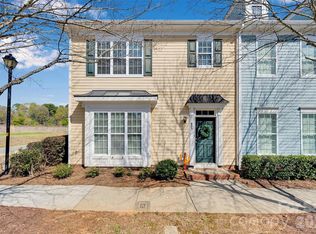 903 White Point Dr, Huntersville, NC