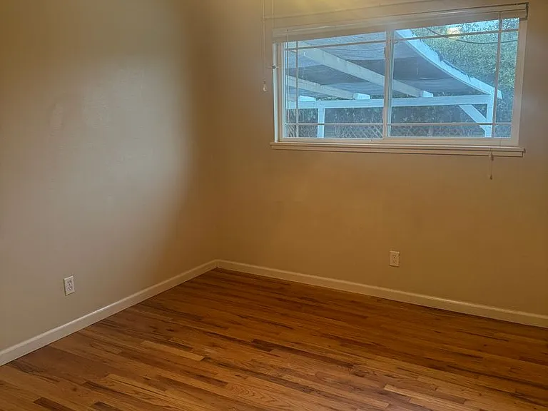 1006 Franzel Rd — Photo 5