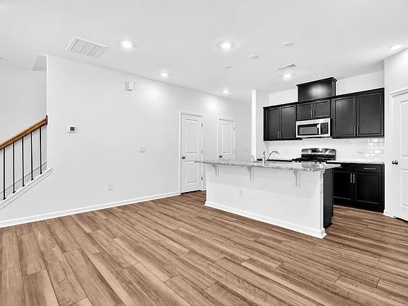 5th image of 206 Redford Place Dr