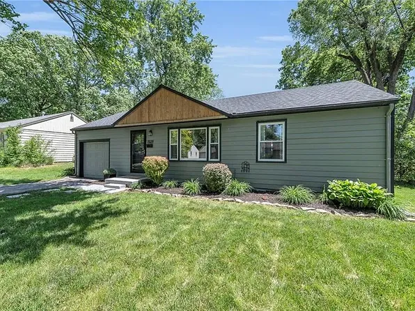 7029 Beverly St, Overland Park, KS 66204