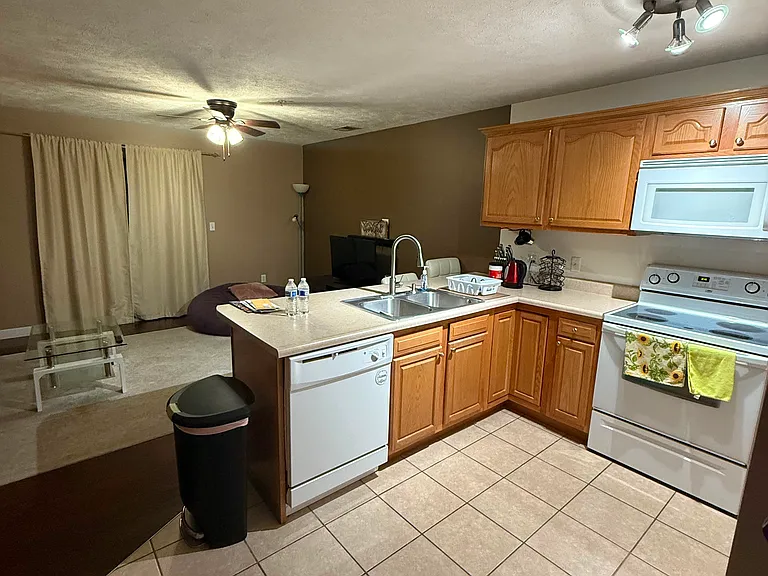 421 Creekside Dr #421 — Photo 3