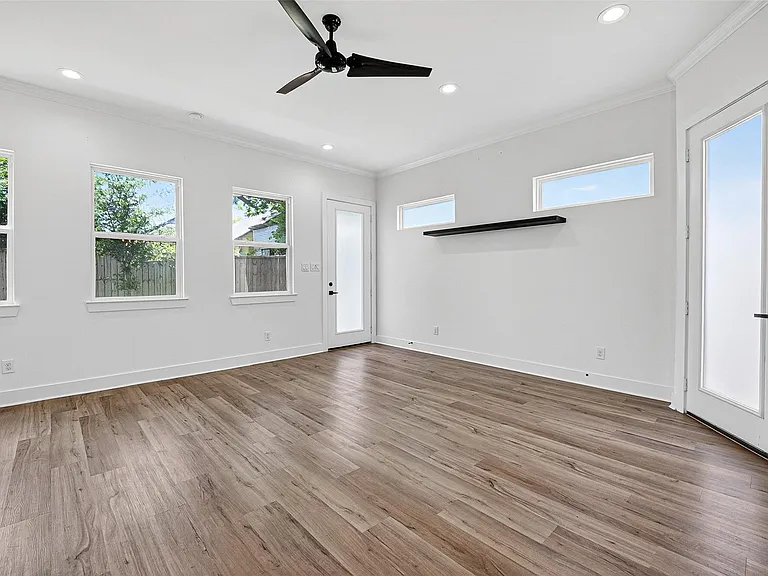 7314 Avenue L — Photo 8