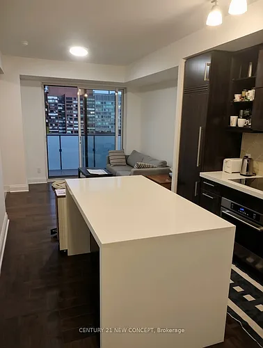 1080 Bay St #903 Photo 1