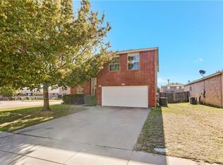 1129 Pullman Dr, Saginaw, TX 76131