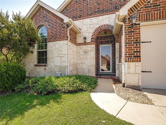 5th image of 303 Blackhaw Dr
