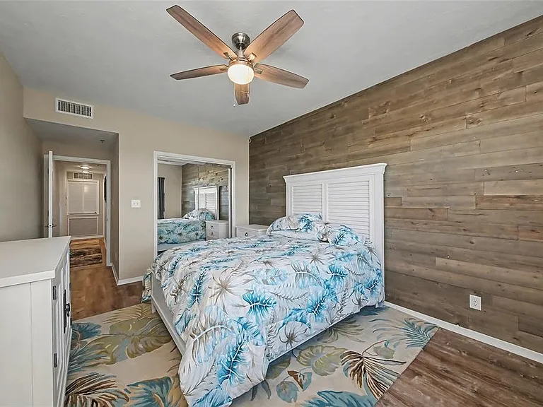 5408 Eagles Point Cir #302 — Photo 30