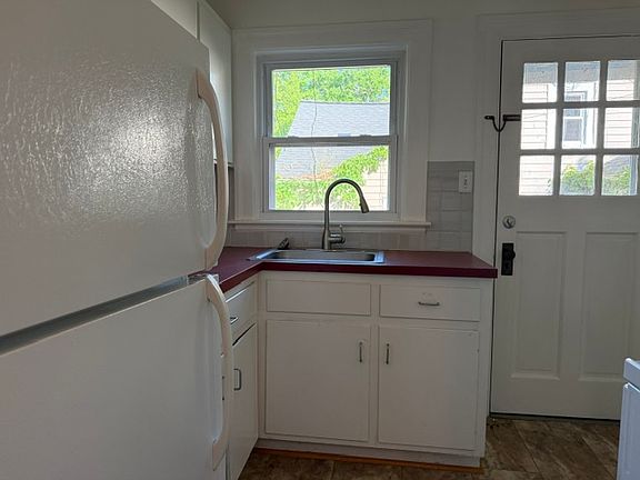 4th image of 7 Adele St