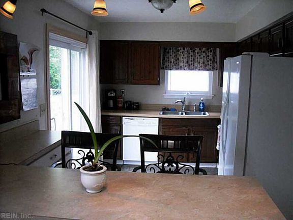 4th image of 621 Aylesbury Dr