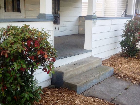 3rd image of 221 E Victoria St