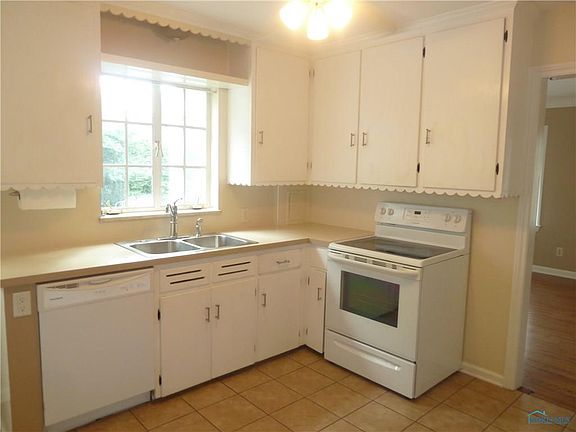4th image of 2464 Manchester Dr