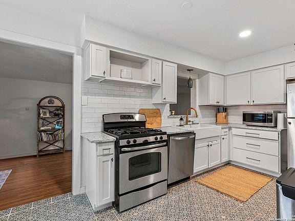 5th image of 403 KAREN LN