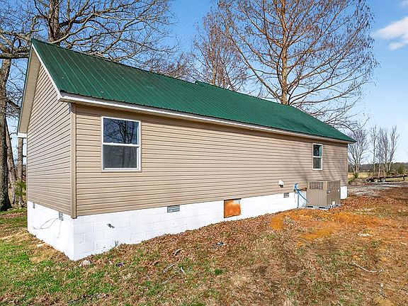 3rd image of 884 Swamp Rd